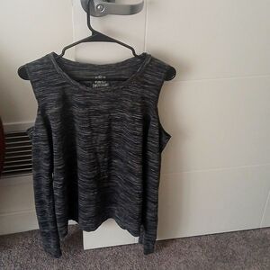 Cute shoulder baring shirt